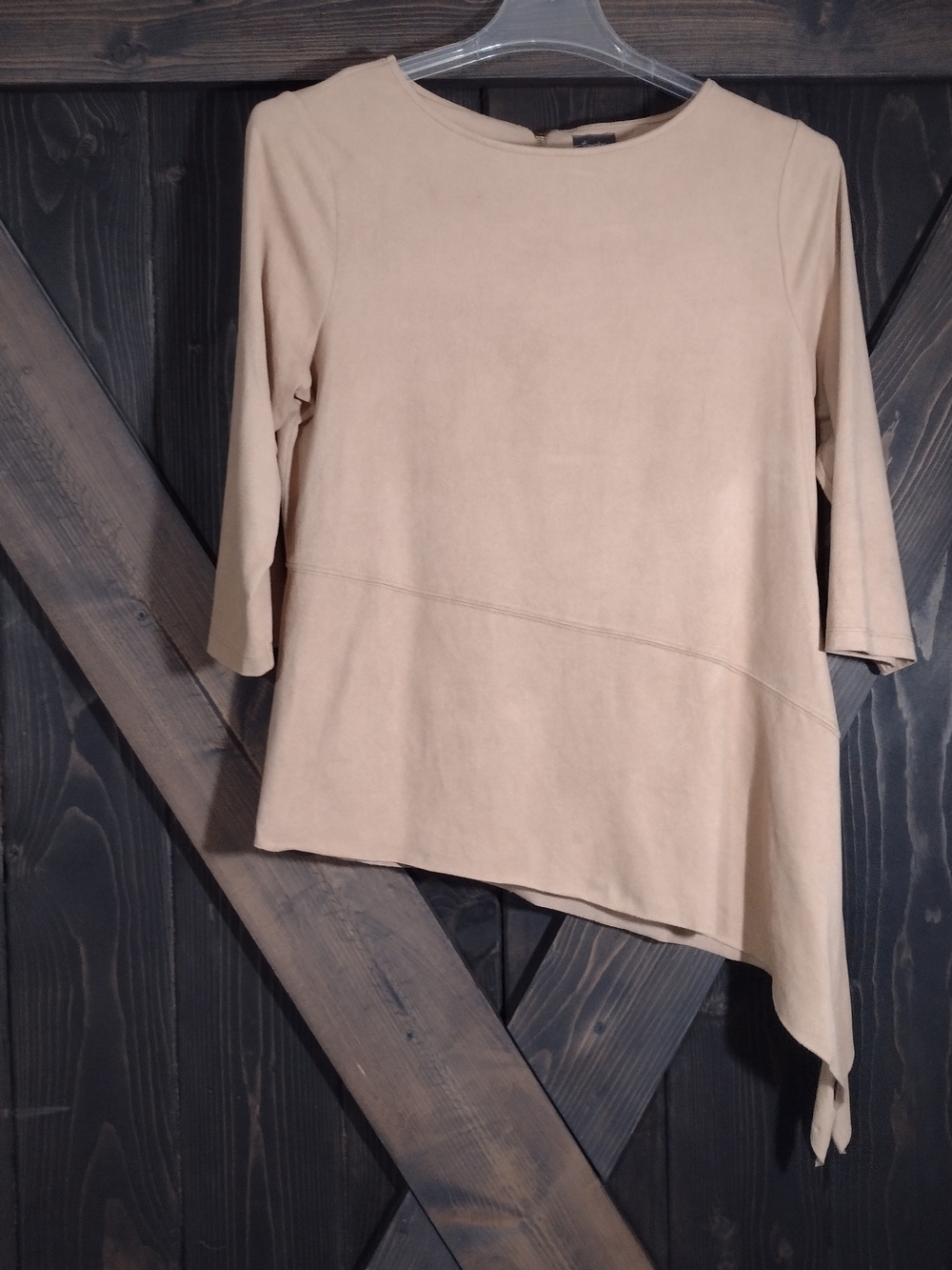 Travelers Collection Women’s Asymmetrical Beige Suede Like Top Size Med 8/10 (1)